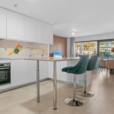 Luxury 3br Garden エステポナ