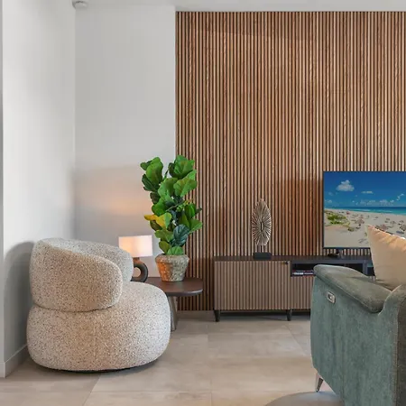 Apartment Luxury 3br Garden *