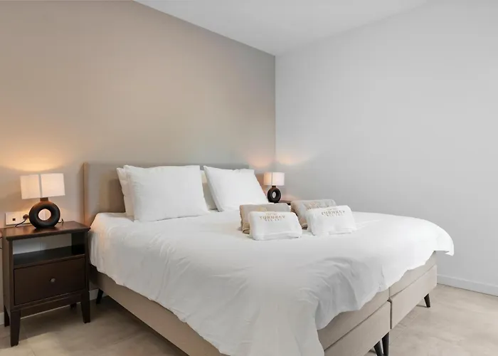 Luxury 3br Garden Appartement *